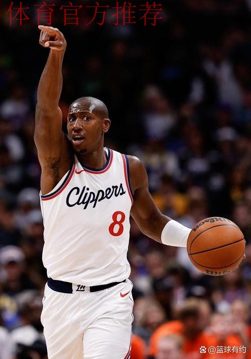 邓恩半场5投3中、三分2中1得到9分1篮板3助攻 邓恩半场5投3中、三分2中1得到9分1篮板3助攻